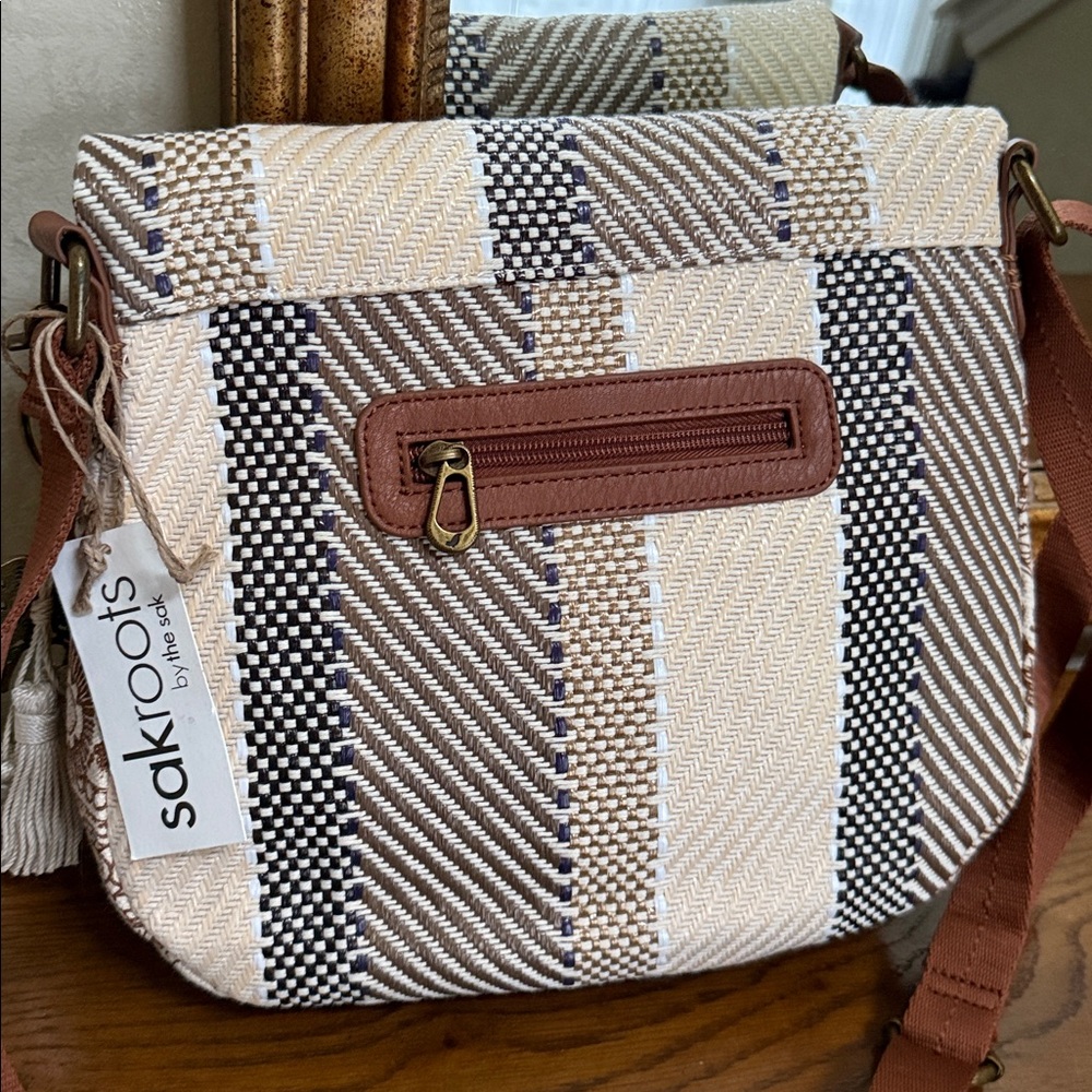 Sakroots by the SAK, Tan and Brown Crossbody Bag. Exterior top zip opening/flap. - Picture 4 of 16